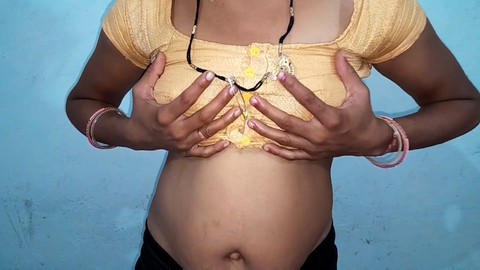 Bhabhi indienne sensuelle en tenue traditionnelle indienne