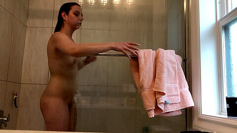 В банята с тинейджъри, подглядывание в ванной, волейболистка