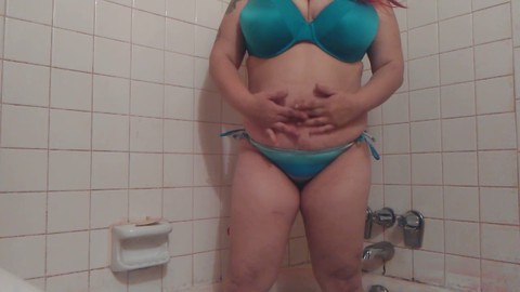 Expansión de barriga, traje de baño, hinchazón de vientre