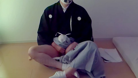 Autoerotismo sensuale in Montsuki Hakama - La massima eleganza delle seghe giapponesi