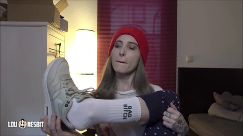 Fetiche por los pies alemán con dominación, supremacía femenina y adoración de zapatos Nike