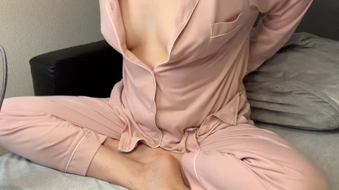 Milf asiatique Lovemilfamateur se délecte en lingerie pour un fétiche de webcam Milf asiatique Lovemilfamateur se délecte en lingerie pour un fétiche de webcam