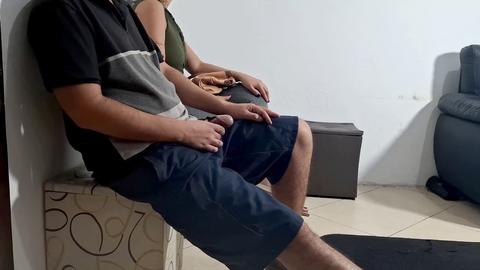 Überraschung im Wartezimmer beim Zahnarzt, als Gabi Sweetcouplesstories einen versteckten Penis tastet Überraschung im Wartezimmer beim Zahnarzt, als Gabi Sweetcouplesstories einen versteckten Penis tastet