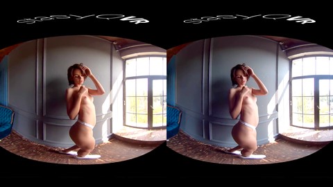 Jóvenes amateurs provocan y muestran sus cuerpos en una emocionante experiencia de realidad virtual