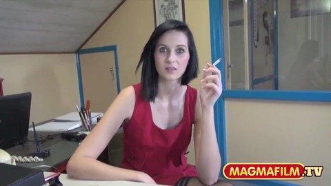 Película vintage: Se busca adolescente alemana para trabajo transparente