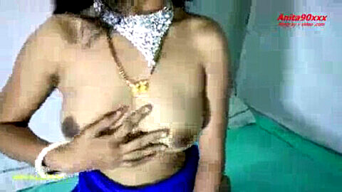 Sexy indische Bhabi in einem blauen Saree wird in einer heißen hausgemachten Video hart gefickt