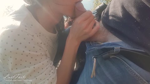 Pareja italiana con un trasero perfecto disfrutando de sexo público real