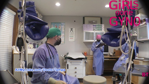 Dietro le quinte de "The Procedure" di Jewel; preparazione della scena per un gioco medico kinky. Guarda il film completo su GirlsGoneGyno.com