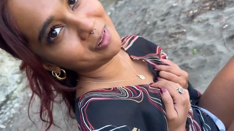 La pequeña ninfa desi MiaZ se llena de semen después de una caliente primera cita La pequeña ninfa desi MiaZ se llena de semen después de una caliente primera cita