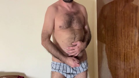 Earl présente ses nouveaux sous-vêtements sexy pour le mois d'octobre 2023