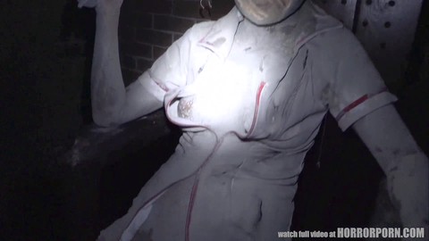 Horror Porn - Albtraumhafte Krankenschwestern haben Hardcore-Dreier-Missionarsstellung-Sex