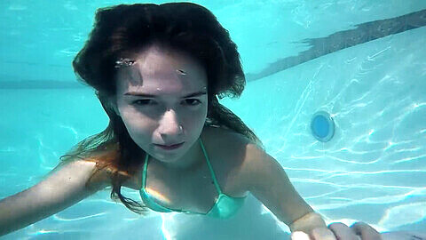 Drowning underwater, woman drowning underwater peril, đi bơi