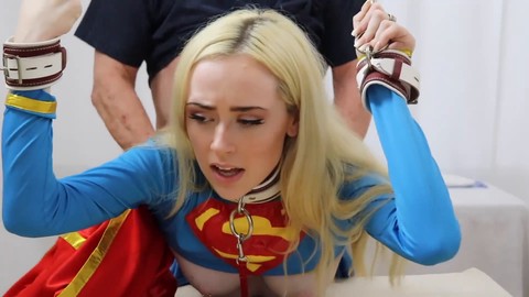 Die vollbusige Blondine Candy Milky unterwirft sich dem Bondage und versteckten Doggy-Style-Fellatio in "Supergirl Solo 1-2"