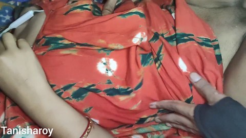 La bhabhi india disfruta de un sexo caliente con devar y amigo